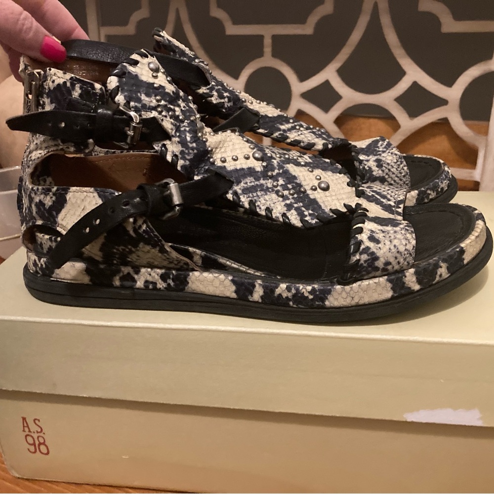 Beautiful Snakeskin Patterned Sandals with Buckle Detail